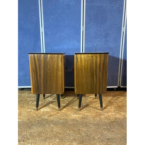 193 - A pair of mid century Walnut bedside cabinets

Dimensions - 13