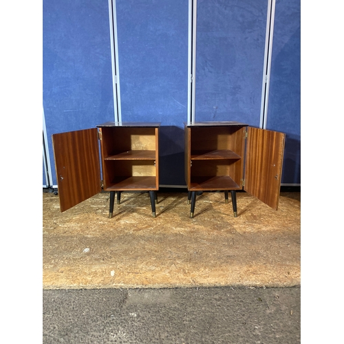 193 - A pair of mid century Walnut bedside cabinets

Dimensions - 13