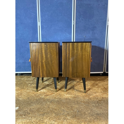 193 - A pair of mid century Walnut bedside cabinets

Dimensions - 13