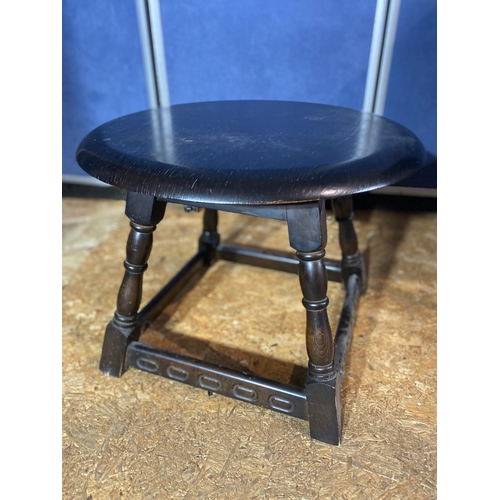 195 - A lot of two mahogany pieces. Small side table and drop leaf trolley table on wheels.

Please see im... 