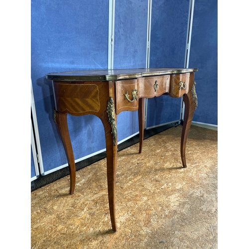 206 - Vintage French kidney shaped leather top & marquetry writing desk.

Dimensions 39