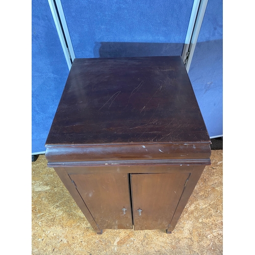 216 - His masters voice gramophone cabinet.

Dimensions - 20