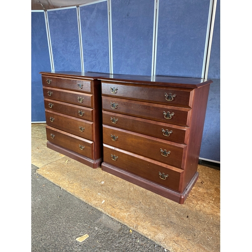 218 - A pair of five drawer chest of drawers

Dimensions - 40