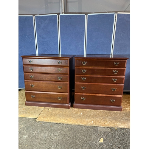 218 - A pair of five drawer chest of drawers

Dimensions - 40