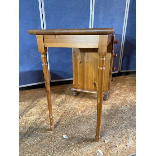 221 - Pine dressing table with stool. 

Dimensions - 40