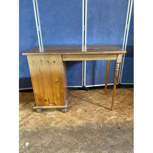 221 - Pine dressing table with stool. 

Dimensions - 40