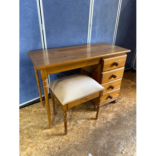 221 - Pine dressing table with stool. 

Dimensions - 40