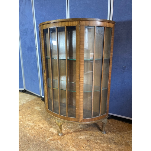 223 - Walnut glazed front display cabinet. 

Dimensions - 35