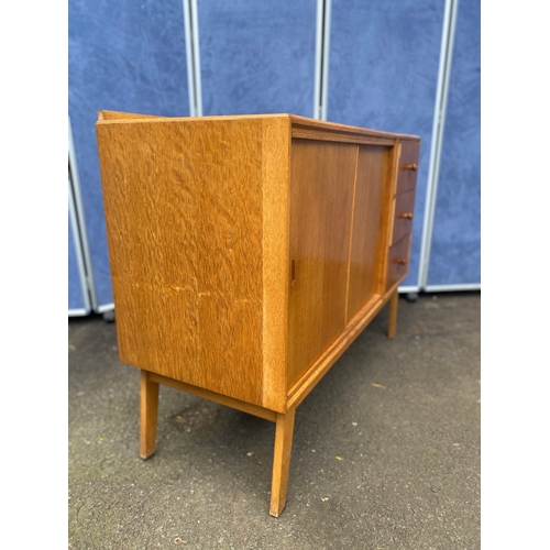 239 - Mid century side board. 

Dimensions - 45.5