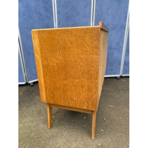 239 - Mid century side board. 

Dimensions - 45.5