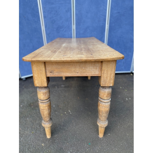 249 - Lovely Vintage pine refectory table

Dimensions - 60