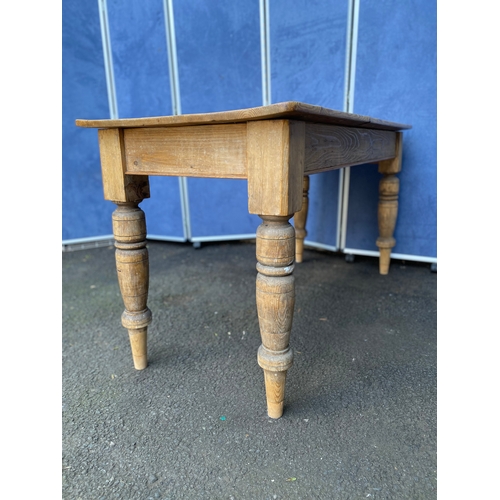 249 - Lovely Vintage pine refectory table

Dimensions - 60