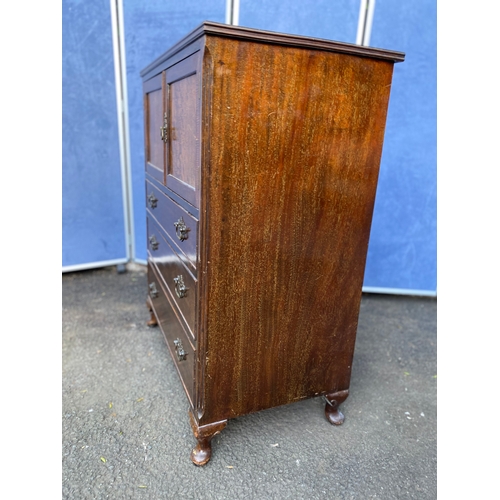 252 - Antique oak cupboard with three drawers 

Dimensions - 33