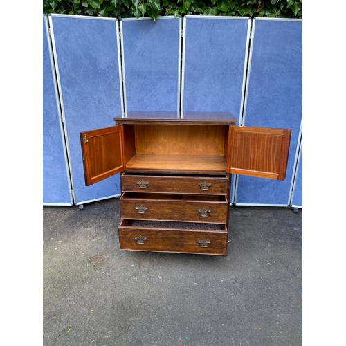 252 - Antique oak cupboard with three drawers 

Dimensions - 33