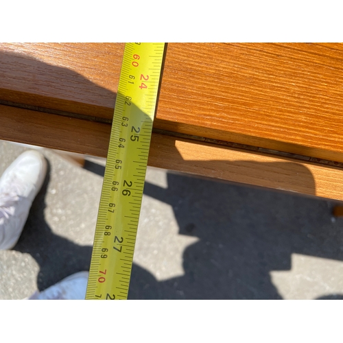 259 - Lovely teak drop leaf table. 

See images for dimensions.