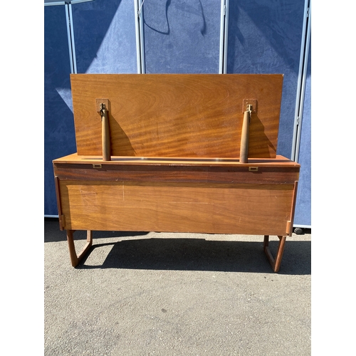 260 - Mid century Albro furniture dressing table. 

Dimensions - 57