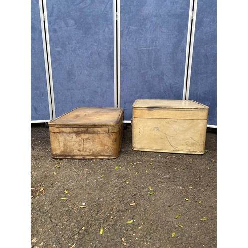 267 - Two vintage suitcases. 

See images for dimensions.