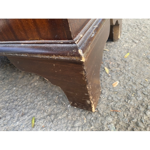 272 - Mahogany partners / pedestal desk. 

Dimensions - 48