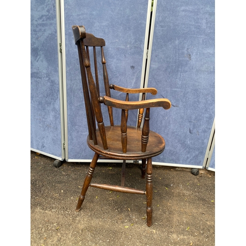 277 - Traditional Antique English farmhouse style lath back arm chair.

Dimensions - 23