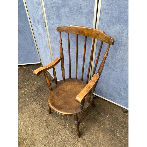 277 - Traditional Antique English farmhouse style lath back arm chair.

Dimensions - 23