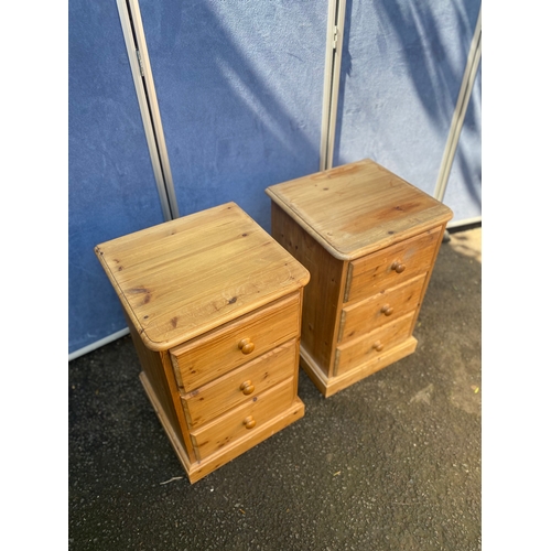 300 - A pair of pine bedside tables drawers.

Dimensions - 15.5