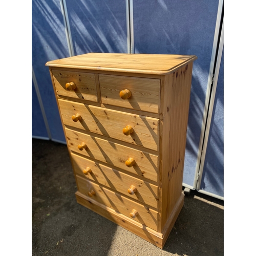 301 - Pine two over four drawer chest of drawers. 

Dimensions - 16