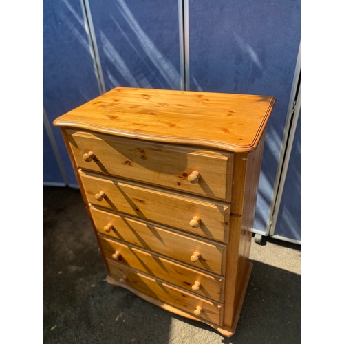 303 - A five drawer pine chest of drawers.

Dimensions - 18