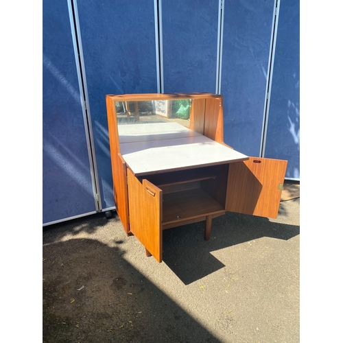 305 - Interesting Mid century teak Turnidge mirrored bureau

Dimensions - 30