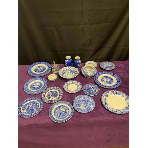 36 - Quantity of antique / vintage blue and white ceramics / decorative plates