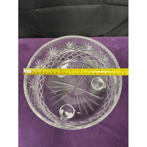 43 - Large heavy crystal centre piece bowl on feet 26cm x 17cm