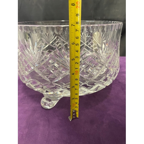 43 - Large heavy crystal centre piece bowl on feet 26cm x 17cm