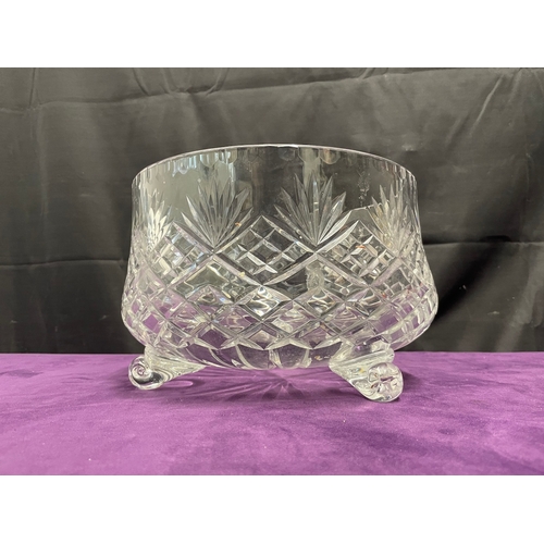 43 - Large heavy crystal centre piece bowl on feet 26cm x 17cm