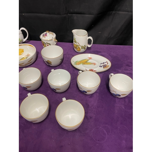 45 - Large quantity approx 61 pieces of Royal Worcester Evesham Dinner / Tea Service