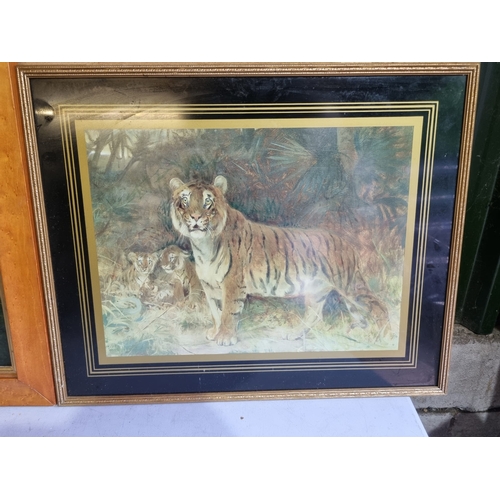 351 - A pair of pictures depicting a dog and a tiger.