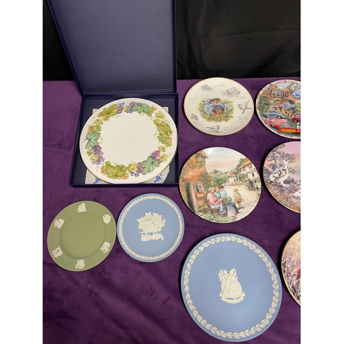 54 - Quantity of Wedgwood Limited edition plates, Wedgwood Cameo Dishes + Royal Worcester Platter + COA