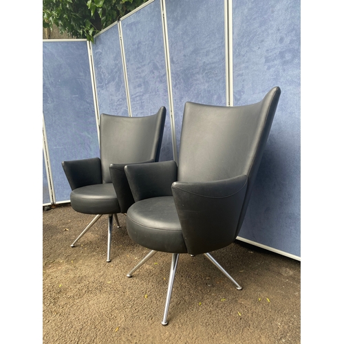 389 - A pair of Italian leather arm chairs
chairs with chrome feet.

Dimensions - 28