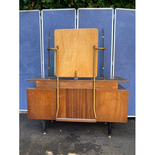 394 - Beautiful Mid century G Plan dressing table. 

See images for dimensions.