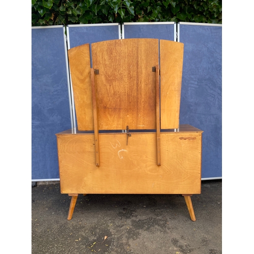 398 - Lovely mid century dressing table 

See images for dimensions.