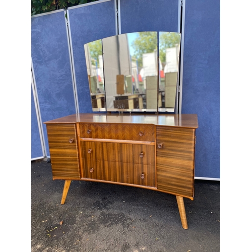 398 - Lovely mid century dressing table 

See images for dimensions.