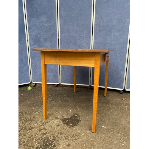 404 - P.H.G & Sons British made table with removable legs. 

Dimensions - 41.5