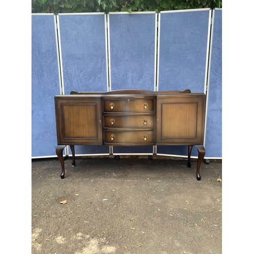 414 - A lovely mahogany sideboard.

Dimensions - 37