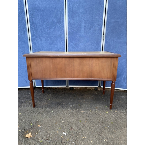 415 - Vintage desk with two drawers and leather top inlaid 

Dimensions - 45