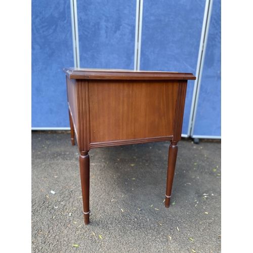 415 - Vintage desk with two drawers and leather top inlaid 

Dimensions - 45