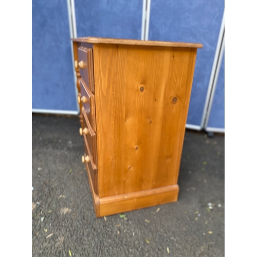 416 - Pine dressing table with three drawers. 

Dimensions - 17