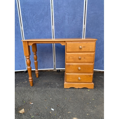 416 - Pine dressing table with three drawers. 

Dimensions - 17