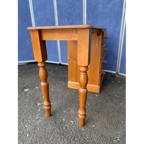 416 - Pine dressing table with three drawers. 

Dimensions - 17