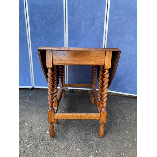 419 - Barley twist drop leaf table. 

Please see images for dimensions.