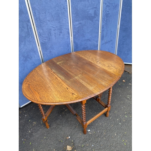 419 - Barley twist drop leaf table. 

Please see images for dimensions.