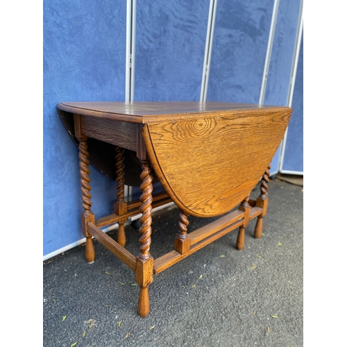 419 - Barley twist drop leaf table. 

Please see images for dimensions.