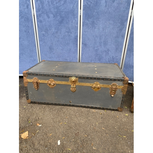 420 - A lot of three vintage storage travel chest/trunks

Dimensions of largest provided for reference.